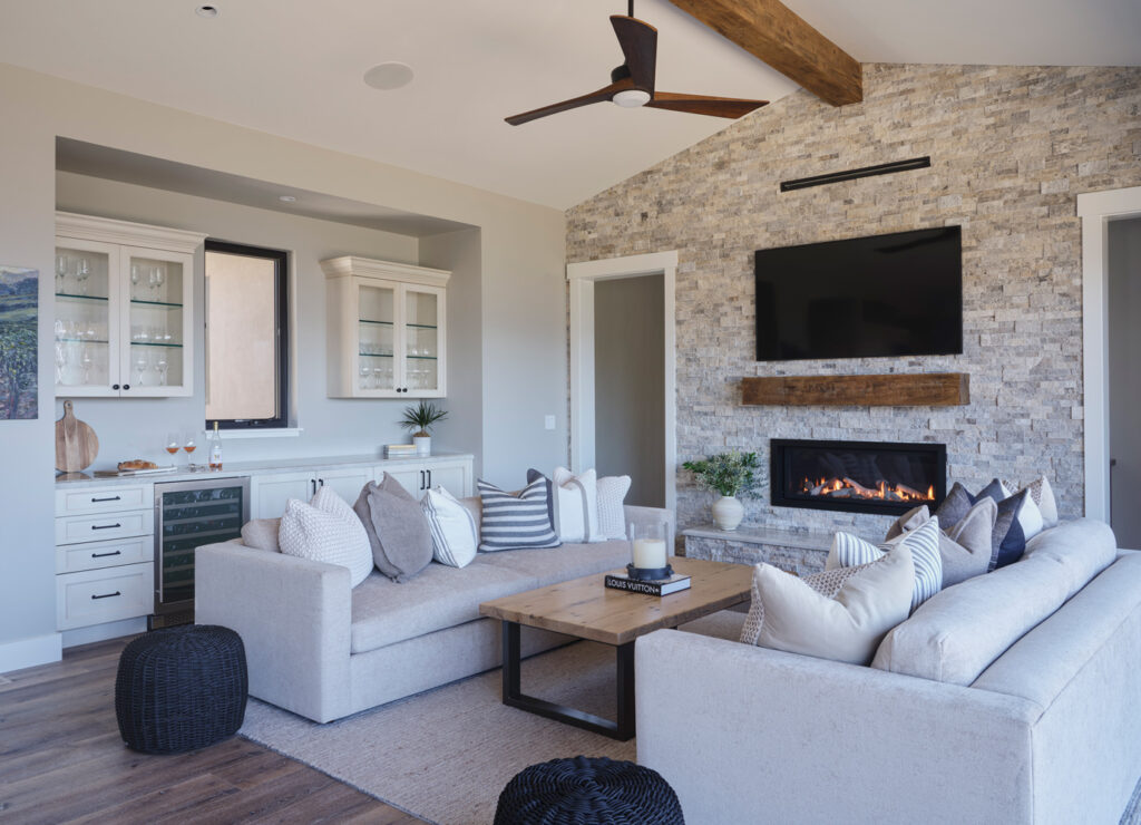 calistoga-wine-country-charm-family-fireplace-design