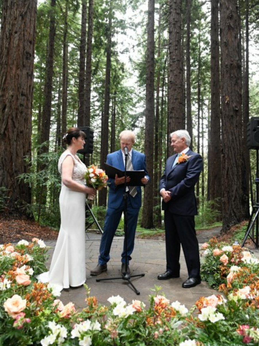 douglah-designs-lafayette-ca-designers-year-in-review-wedding-ceremony-in-california-woods-with-beautiful-flowers
