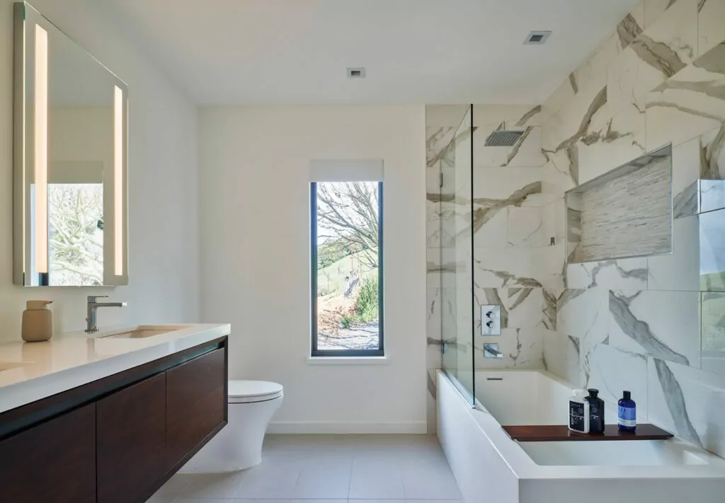 scandinavian-delight-luxe-bathroom-design